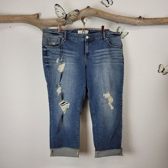Torrid destroyed cropped skinny jeans - Picture 1 of 7